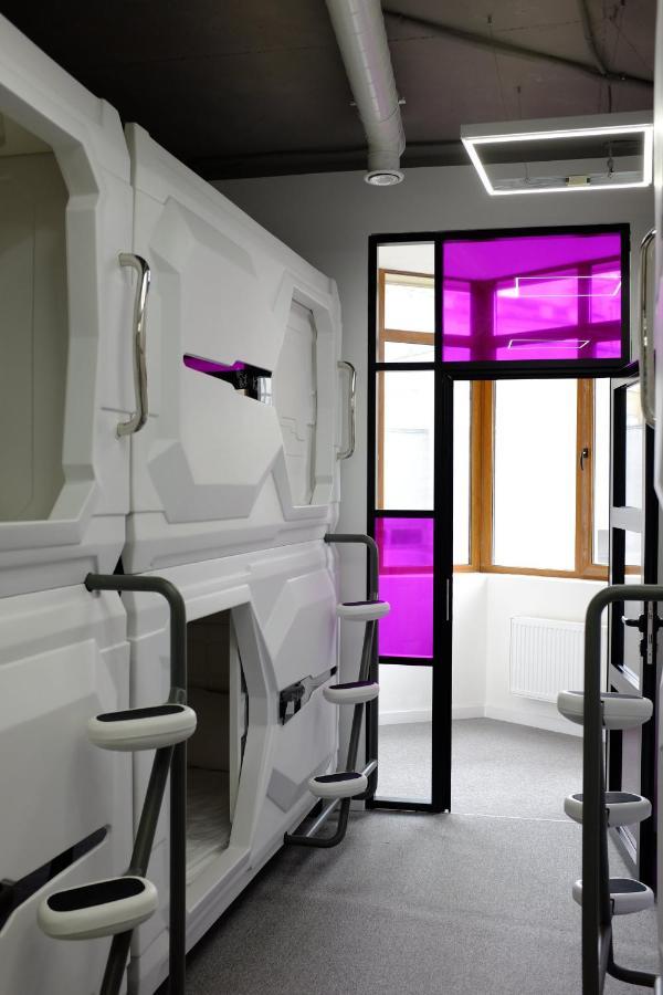 Av-1 Capsule Hotel Κίεβο Εξωτερικό φωτογραφία