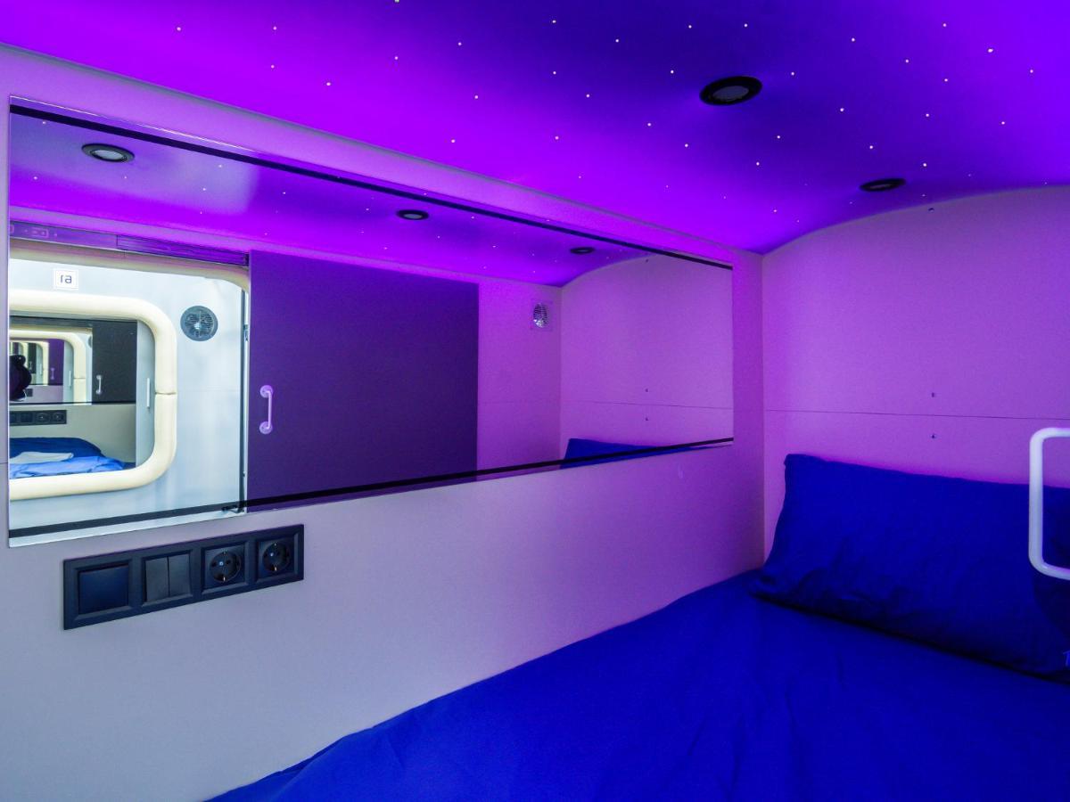 Av-1 Capsule Hotel Κίεβο Εξωτερικό φωτογραφία